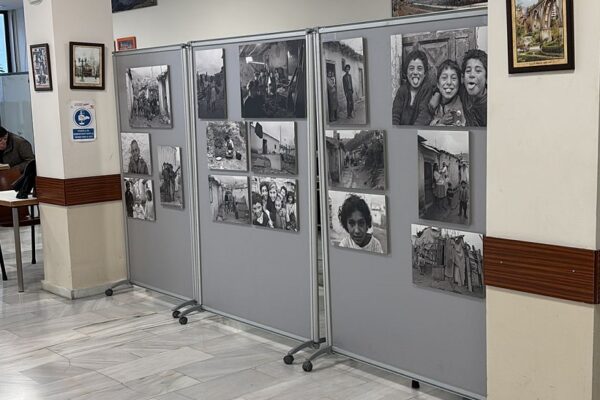 Una exposición sobre la Cuesta de las Flores recorre los centros de mayores