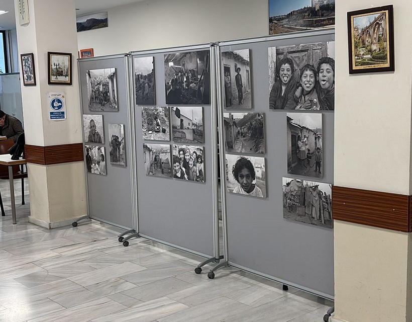 Una exposición sobre la Cuesta de las Flores recorre los centros de mayores