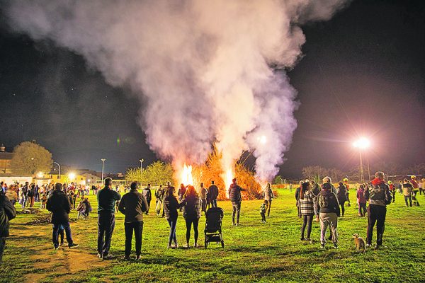 Les fogueres de Sant Josep obrin camí a la primavera a Muro