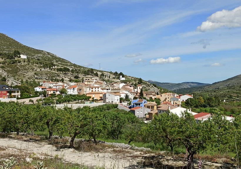 Una autocaravana històrica arriba a Fageca per a retratar la seua comunitat