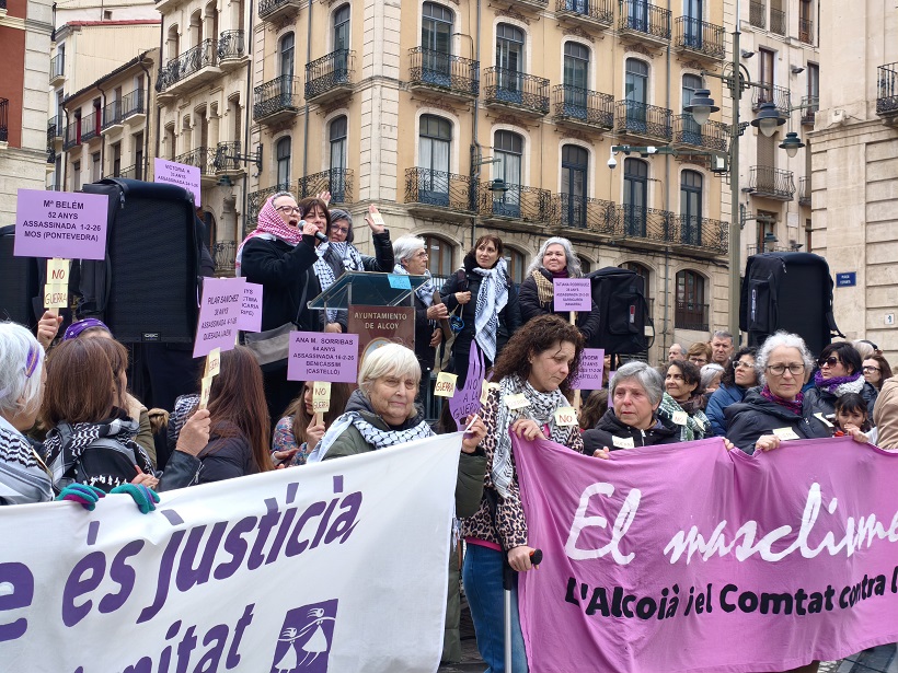La lluita feminista i la repulsa a la guerra centren la commemoració del Dia de la Dona