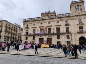La lucha feminista y la repulsa a la guerra centran la conmemoración del Día de la Mujer