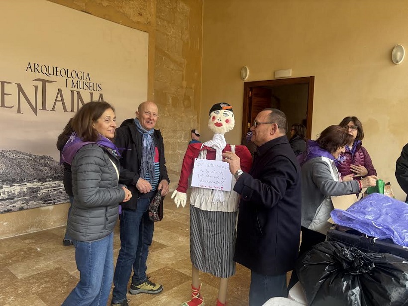 La pluja va impedir plantar ‘Els Nanos’ als carrers del Raval