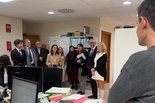 Núria Martínez conclou a Ibi la ronda de visites als jutjats